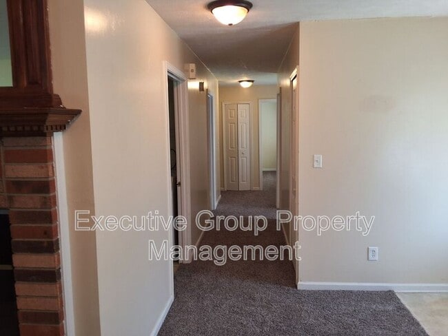 Building Photo - 120 Academy Ln