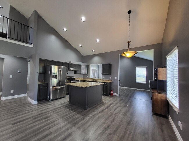 Building Photo - 7851 Thornhill Dr