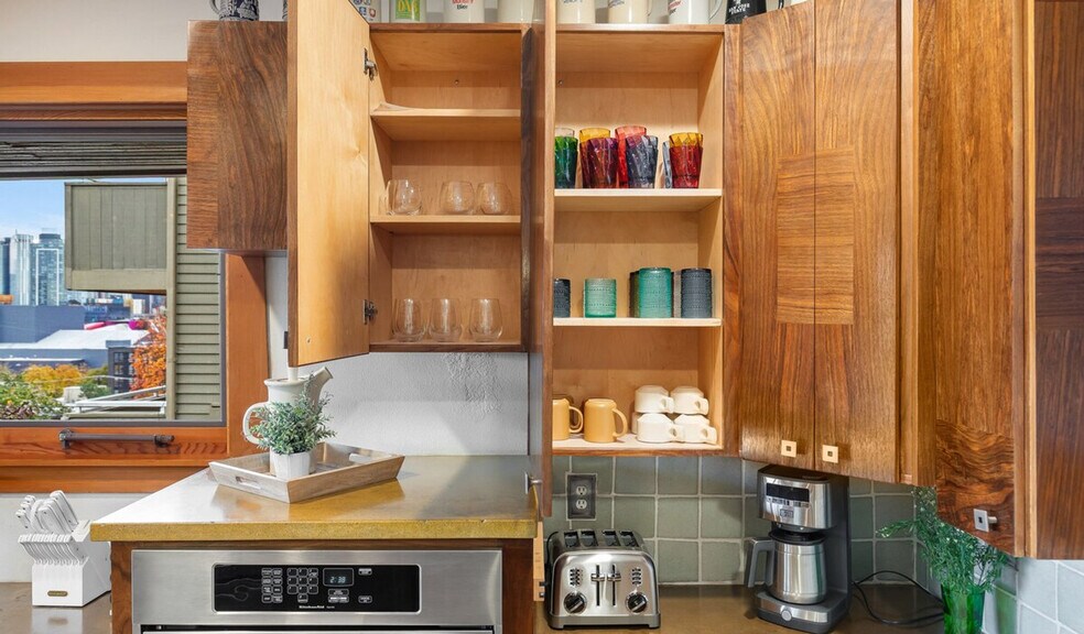 Building Photo - 173 Aloha St