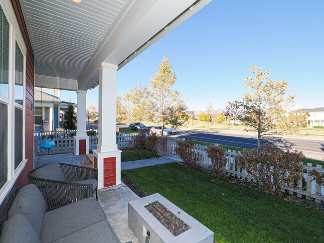 Building Photo - Beautiful House in Excellent Daybreak Loca...