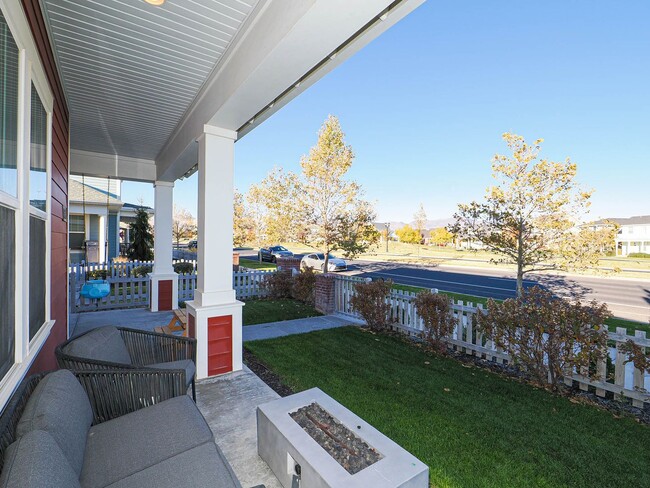 Building Photo - Beautiful House in Excellent Daybreak Location!