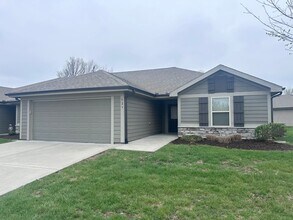 Building Photo - Single Level 2 Bed | 2 Bath | 2 Car Garage Attached Villa in Blue Springs