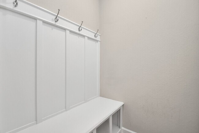 Building Photo - 5043 Morrison Dr