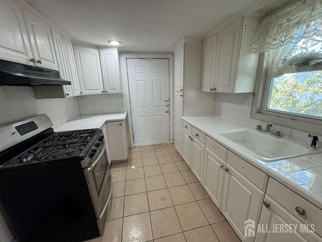 Building Photo - 379 Market St