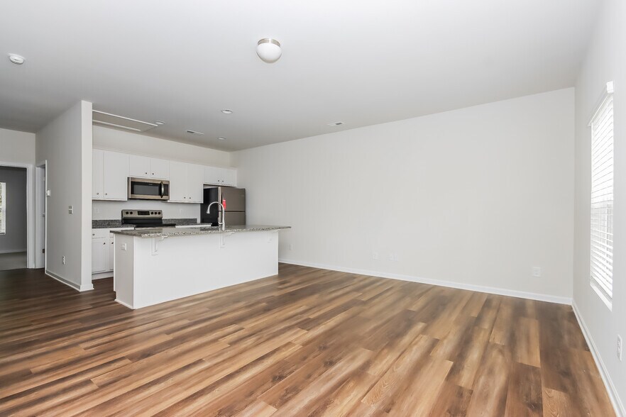 Building Photo - 196 Sharon School Rd