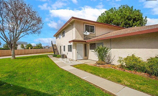 Building Photo - *** BEST KEPT SECRET IN SANTEE **NEW FLOOR...