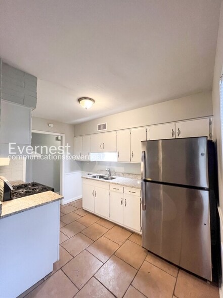 Building Photo - 856 White Clover Ln