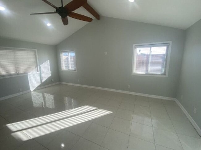 Building Photo - 7847 Bacadi Dr