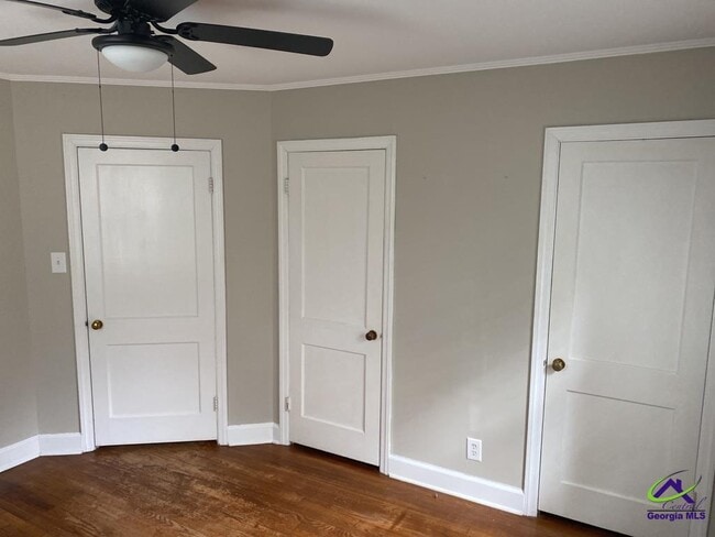 Building Photo - 2740 Northwoods Dr S