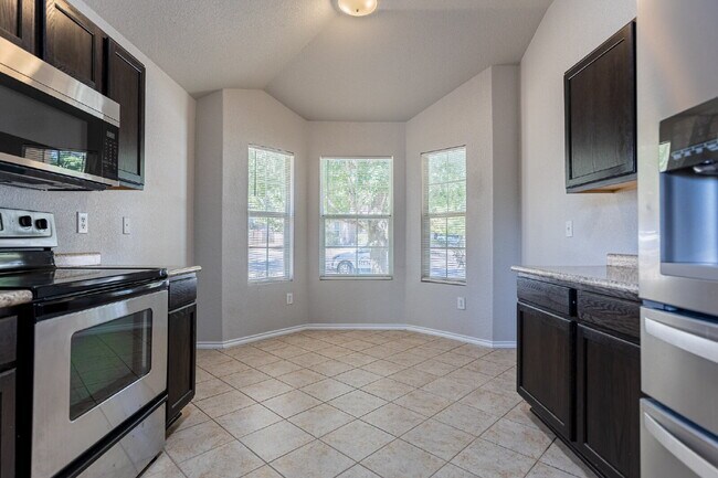 Building Photo - 9802 Vandenberg Way