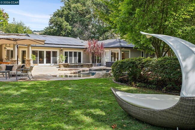 Building Photo - 783 Los Palos Manor
