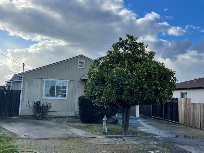 Building Photo - 32 O Neil Ct