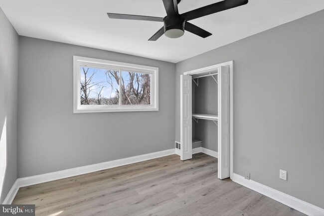 Building Photo - 146 Joliet St