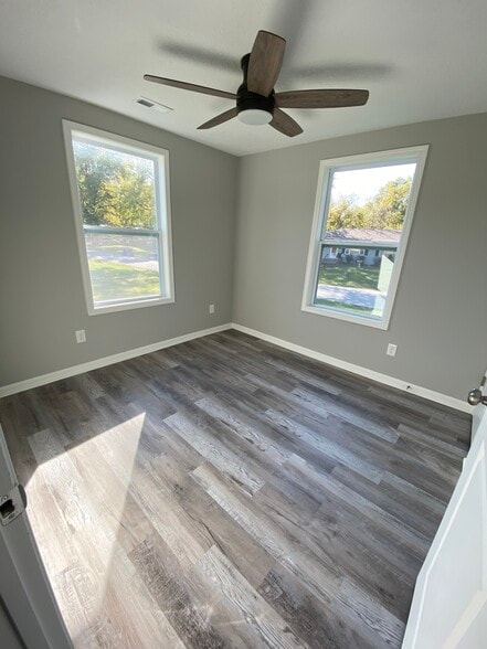 Building Photo - 11 NW Orchard St