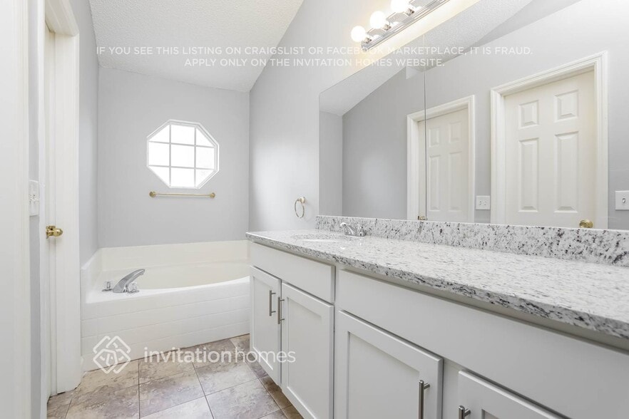 Building Photo - 809 Delfino Pl