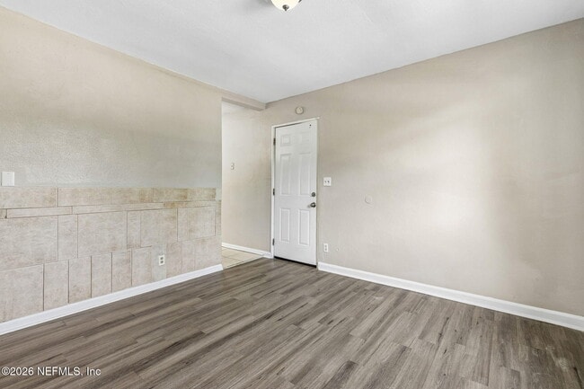 Building Photo - 1104 W 29th St