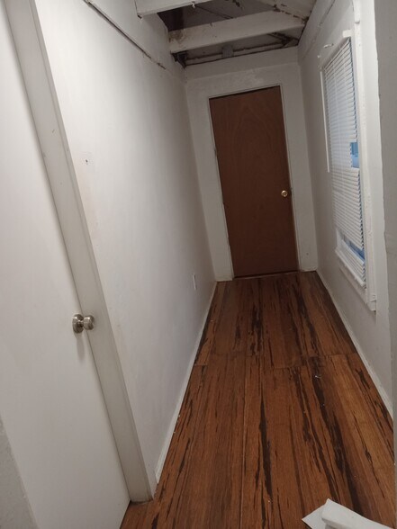 Building Photo - 2 Appian Way