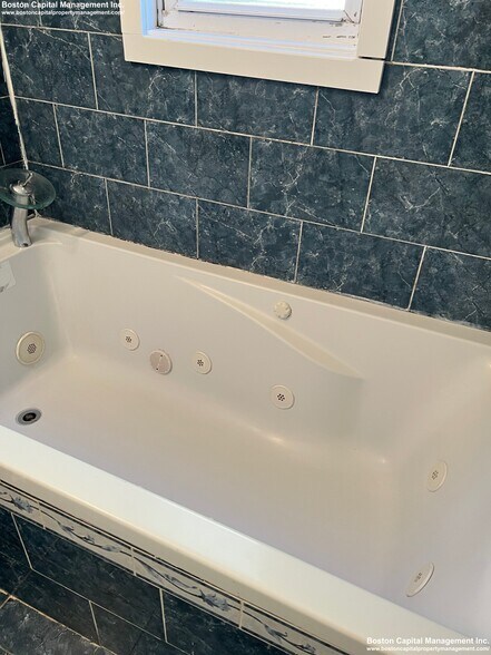 Building Photo - 179 Belmont St