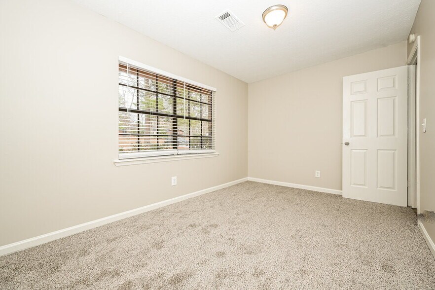 Building Photo - 107 Fairview Pl