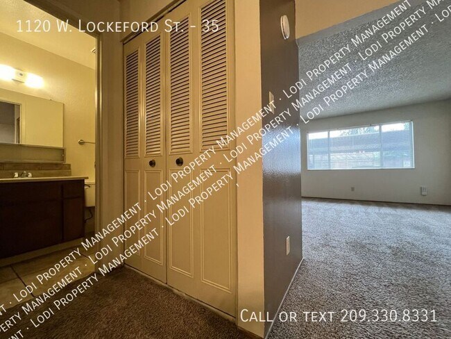 Building Photo - 1120 W Lockeford St