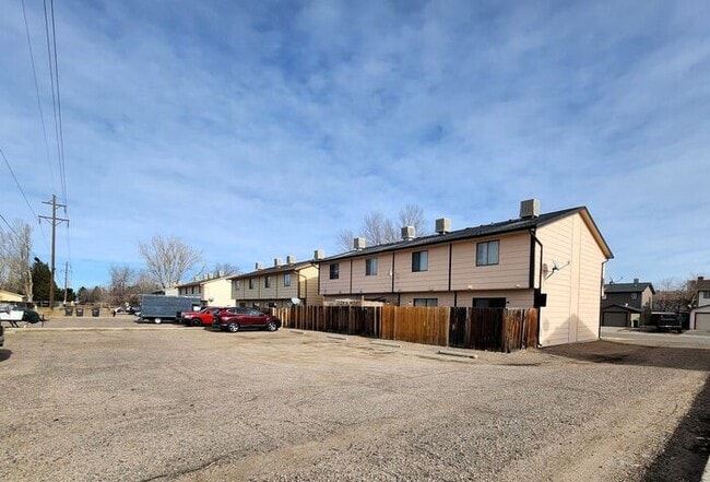 Building Photo - Remodeled 2-Bedroom Townhome!