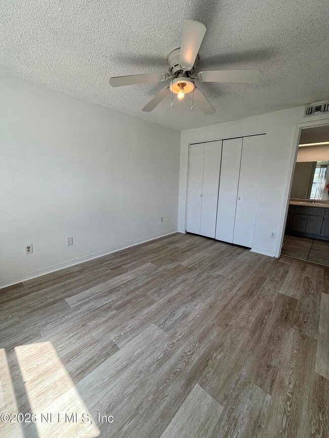 Building Photo - 221 6th St S