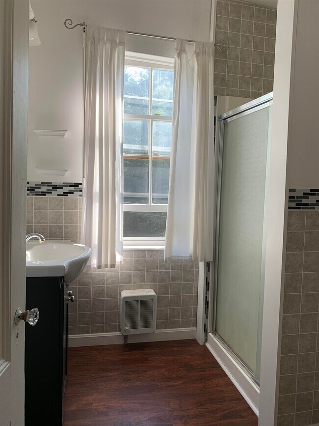 Building Photo - 340 NH-45