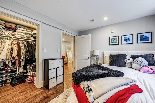 Building Photo - 1650 Columbia Rd