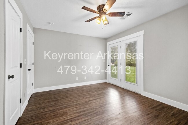 Building Photo - 445 Oakwoods Dr