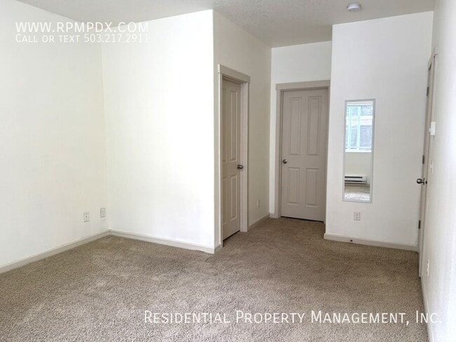 Building Photo - 11830 NW Holly Springs Ln