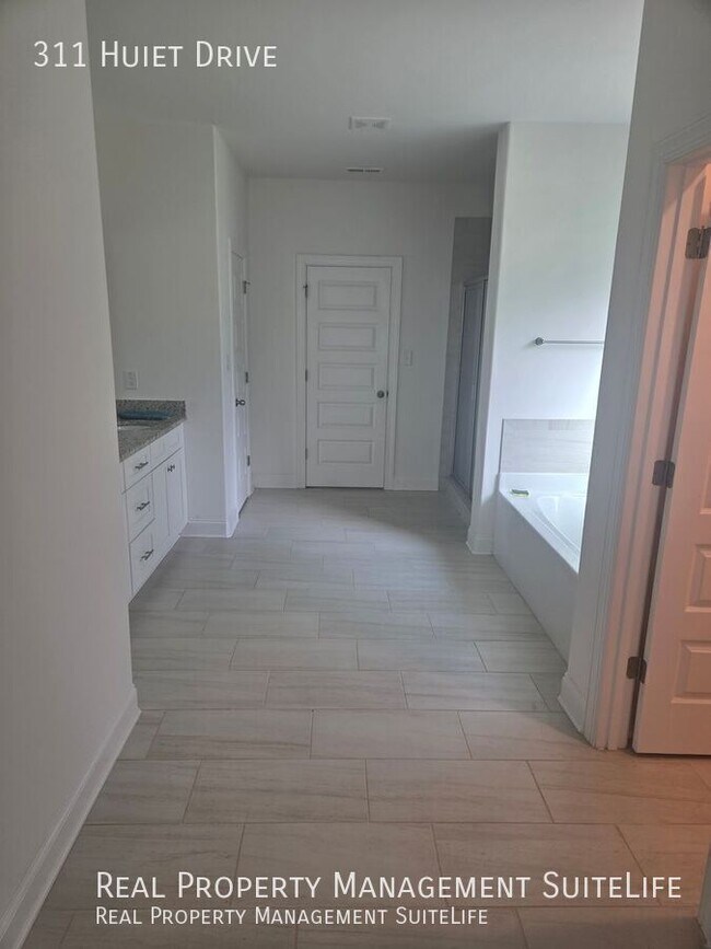 Building Photo - 311 Huiet Dr