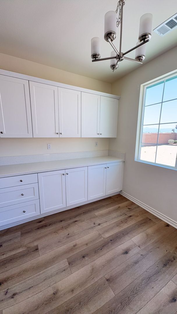 Building Photo - 3 BEDROOM VICTORVILLE HOME