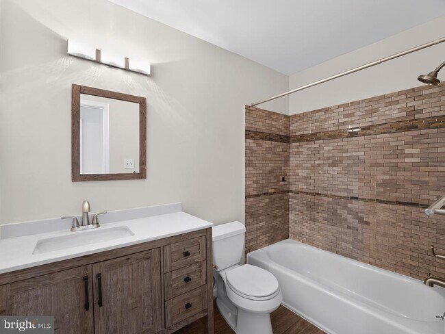 Building Photo - 7740 Bristol Square Ct