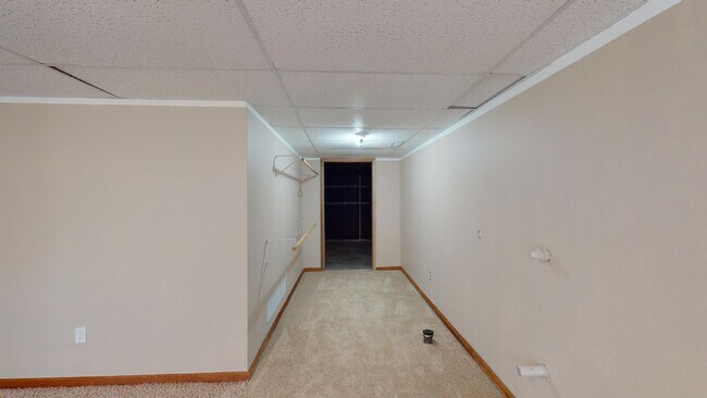 Building Photo - Available 9/20 - Established Neighborhood
