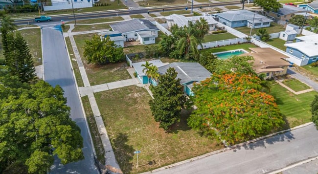 Building Photo - 2132 Coronet Dr