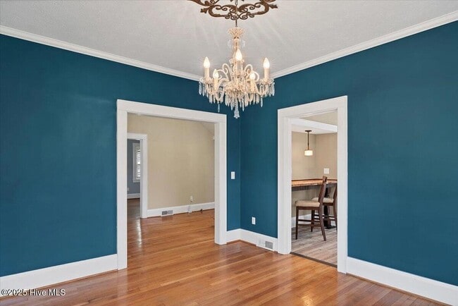 Building Photo - 300 Dogwood Ln