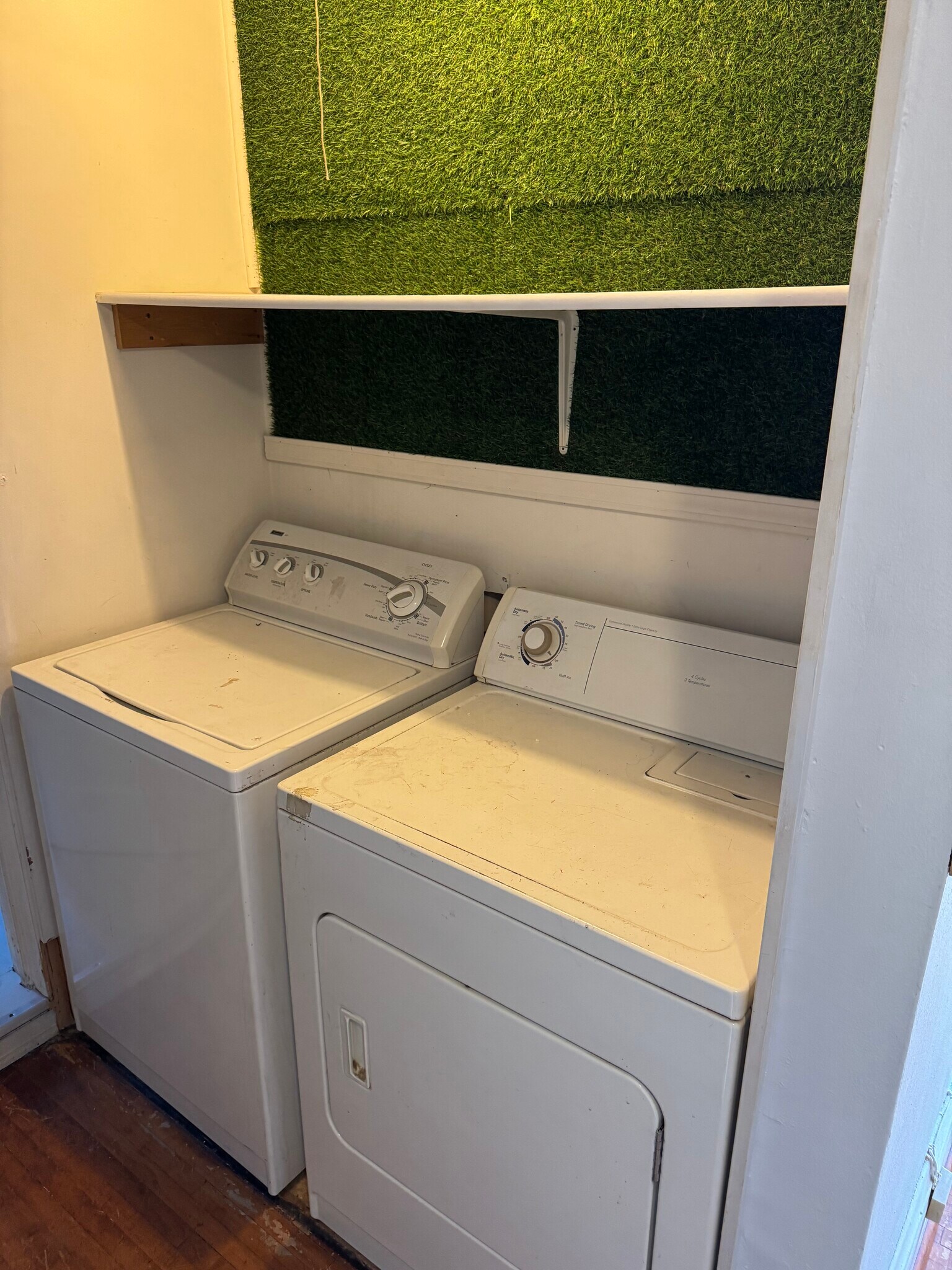 Building Photo - 730 Como Ave