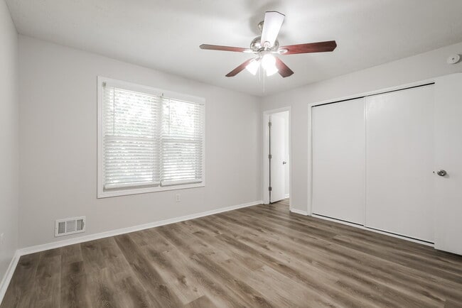 Building Photo - 895 Highland Terrace NE