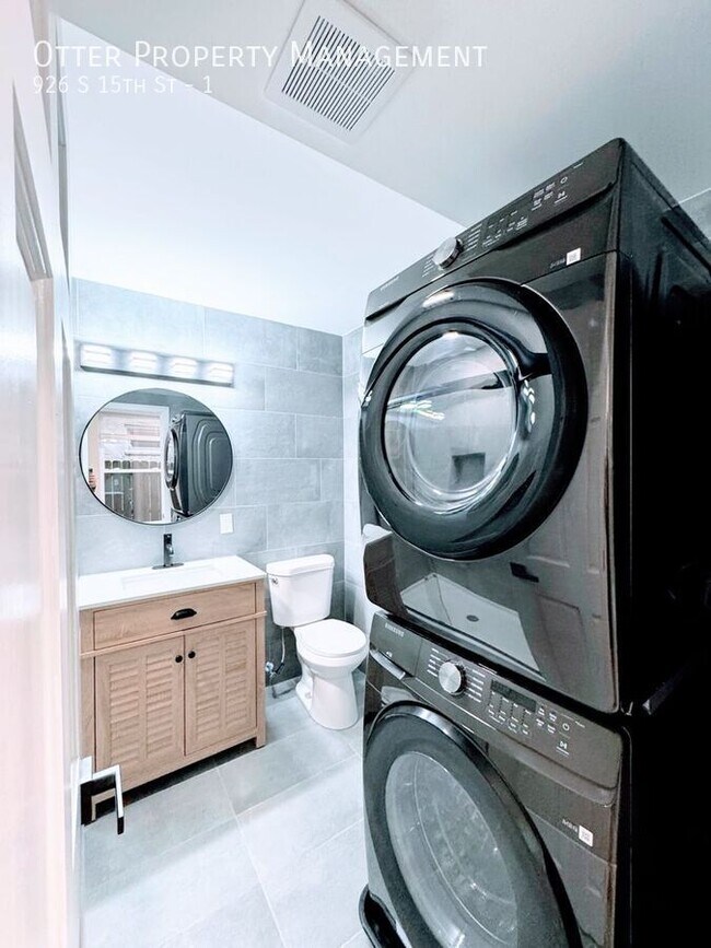 Building Photo - 926 S 15th St