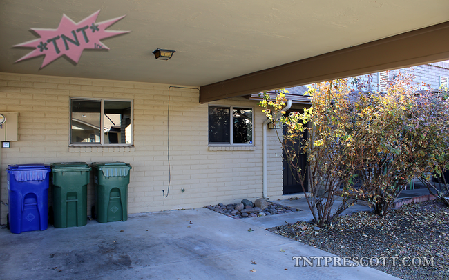 Building Photo - Townhome in Butte Haven HOA