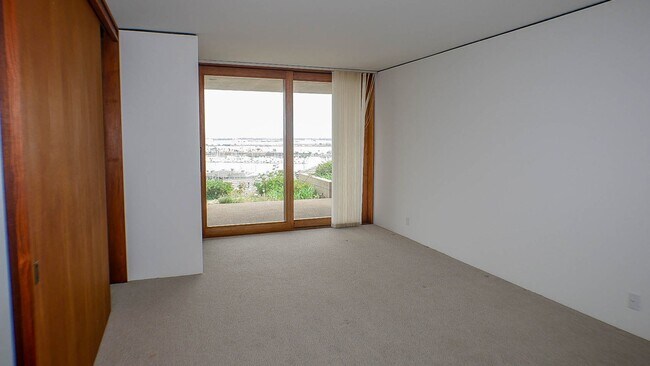 Building Photo - La Playa living with stunning city, ocean ...
