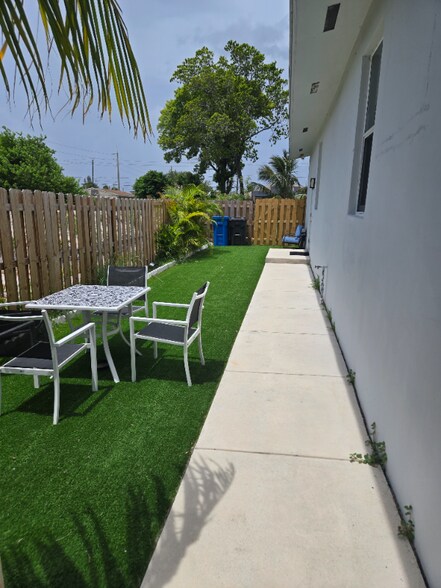 Building Photo - 5433 SW 19th St