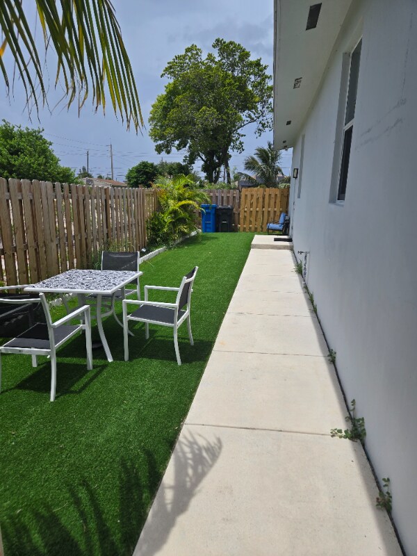 Building Photo - 5433 SW 19th St