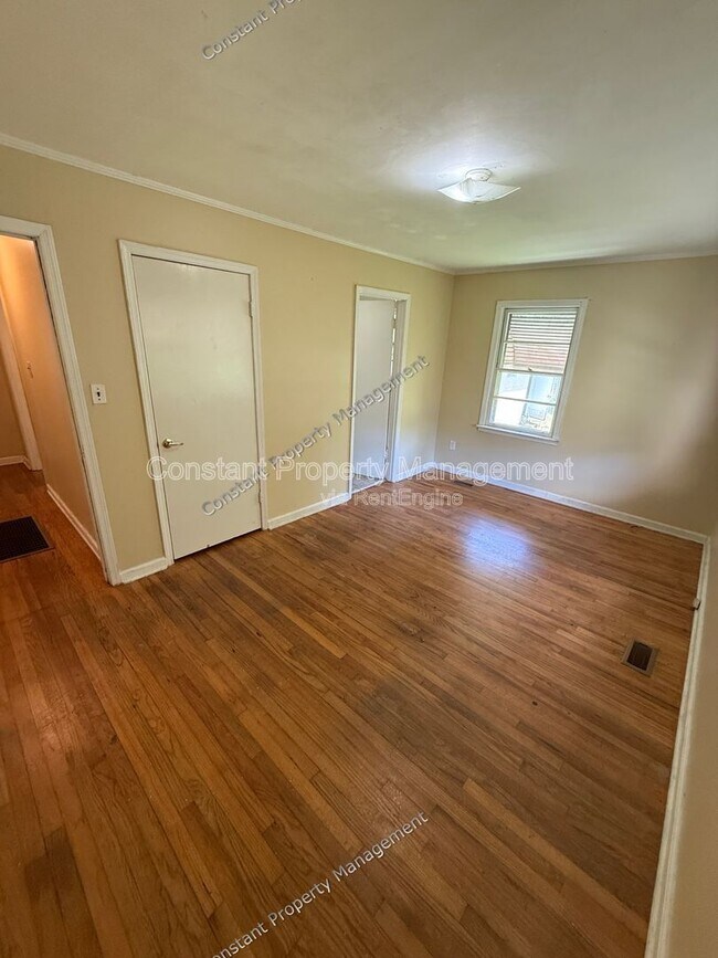 Building Photo - 3069 Somerset Dr