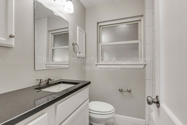 Building Photo - 813 S Midwest Blvd