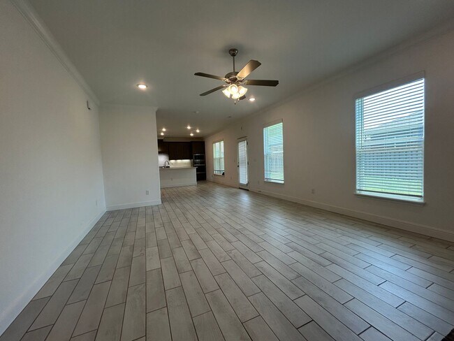 Building Photo - Gorgeous Contemporary Family Home in Cente...