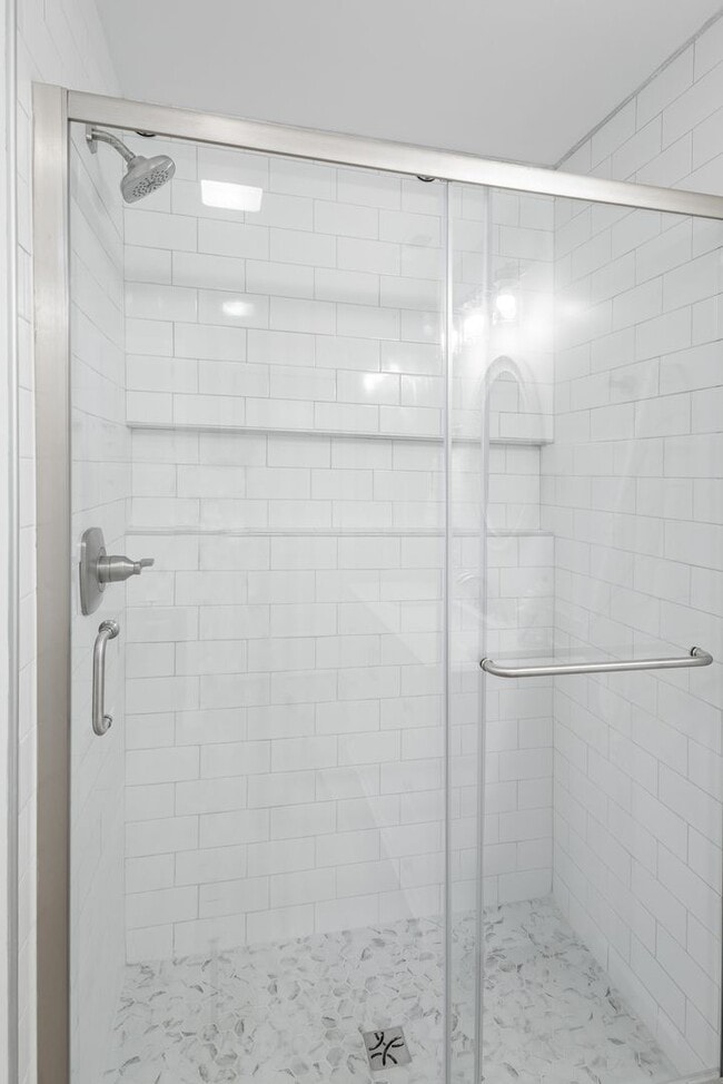 Building Photo - Close to downtown Athens! Beautifully renovated home with charm!