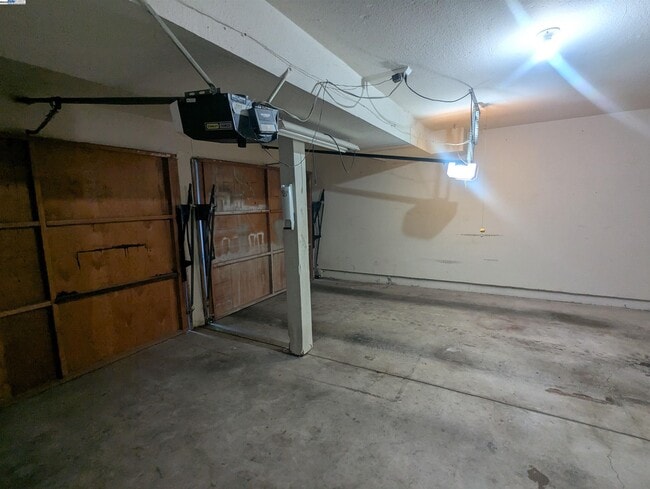 Building Photo - 744 Palomino Dr