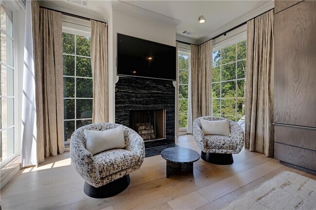 Building Photo - 3570 Knollwood Dr NW