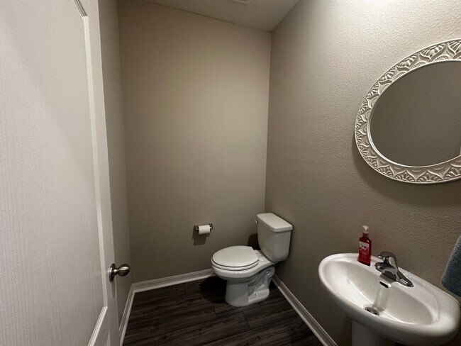 Building Photo - 101 Sailors Landing Ct